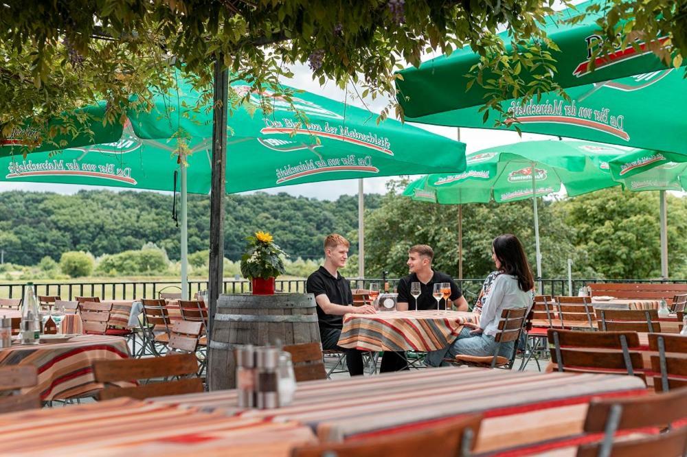 Gasthof Zum Schiff Hotel Obereisenheim Exterior photo